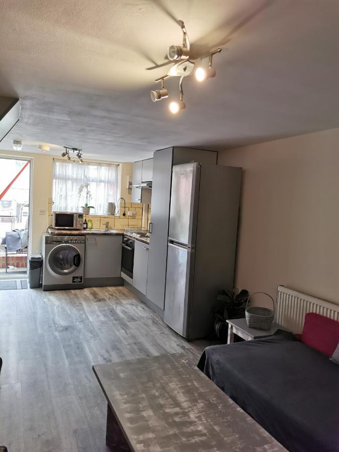 Palaz 1 - 2 Bedroom Garden Flat Edmonton Zewnętrze zdjęcie
